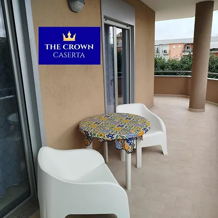 The Crown Caserta San Nicola La Strada Exterior foto